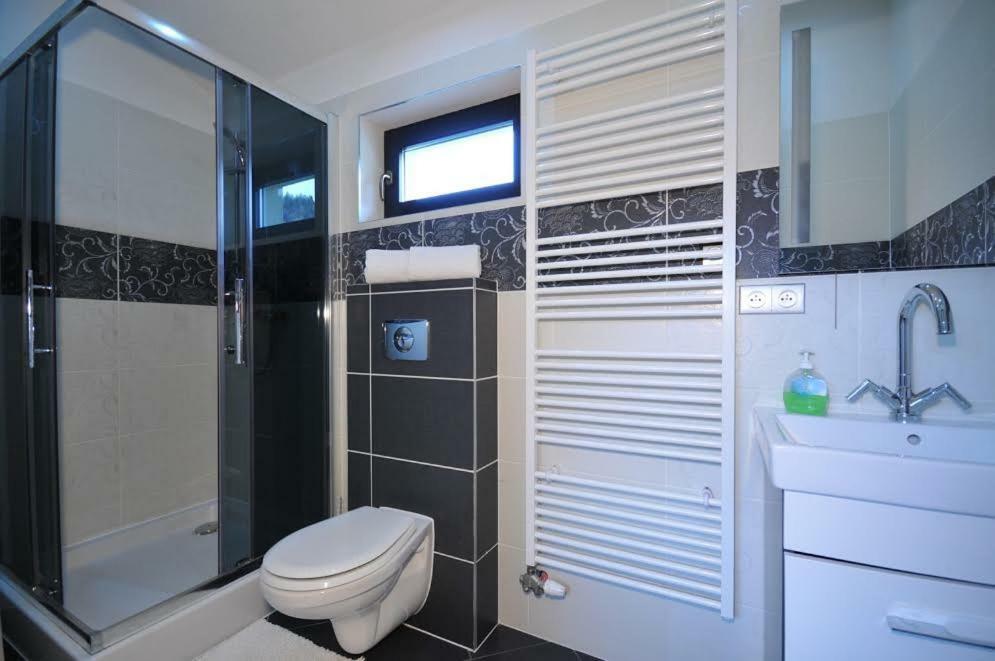 Apartmany Pod Troma Korunami Cerveny Klastor Exterior photo