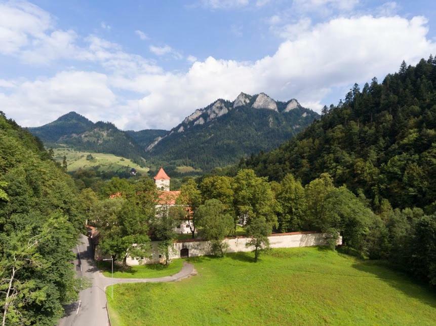 Apartmany Pod Troma Korunami Cerveny Klastor Exterior photo